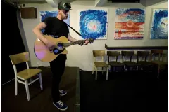 Dernisaz-vystavy-Jakub-Konig-Hvezdy-27.-10.-20236