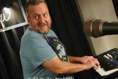 Krest-knihy-Cesko-Ilustrovany-atlas-koncert-skupiny-Werischi-a-beseda-s-Pawluschou-Novotnym-BEST_-6