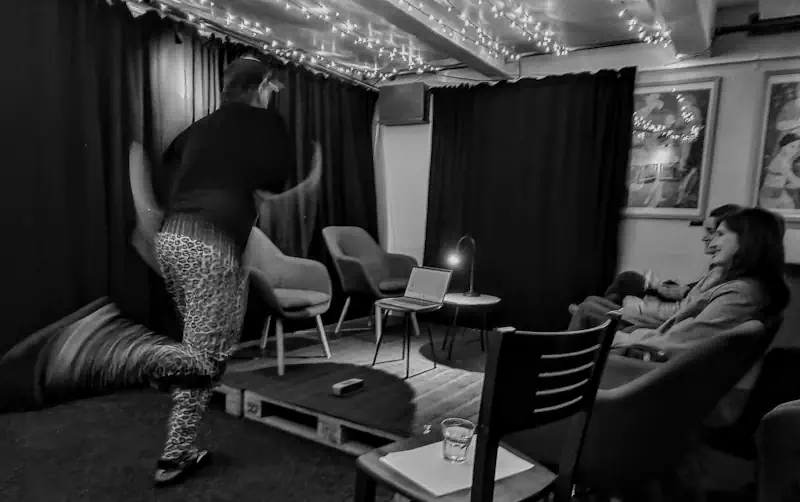 Performance Ondřeje Macla v Klubu Za školou